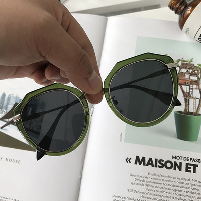 Modern kerek napszemüveg és vékony keret több színben