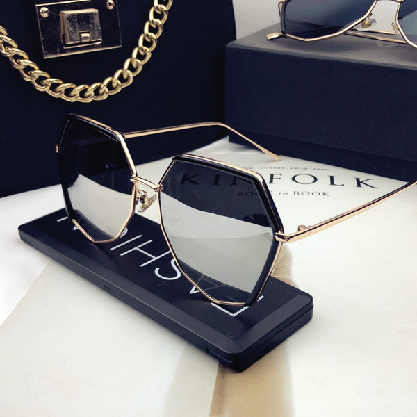 Női napszemüveg fekete, rózsaszín és szürke színben