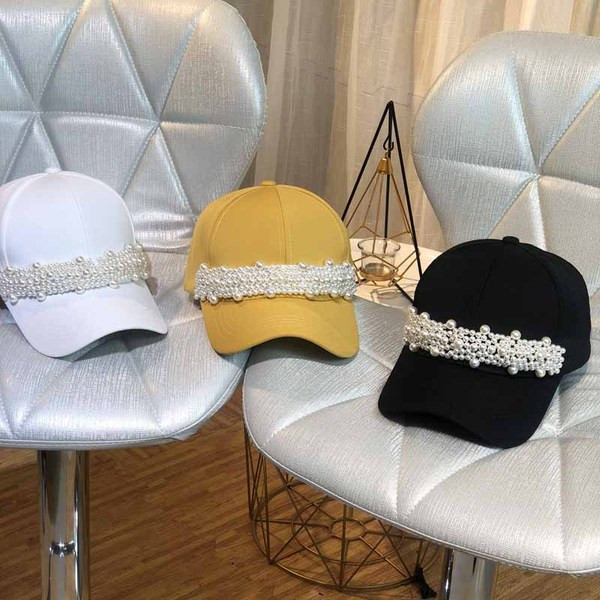 Modern női sapka napellenzővel és gyöngyökkel több színben