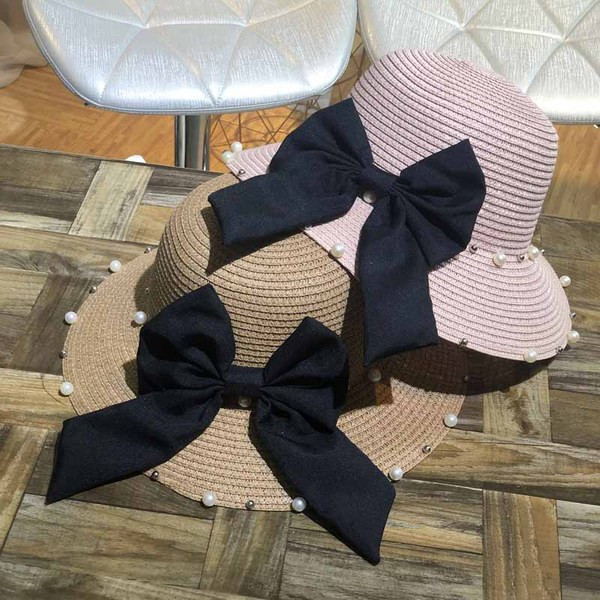 Nyári női sapka gyöngyökkel és szalaggal több színben