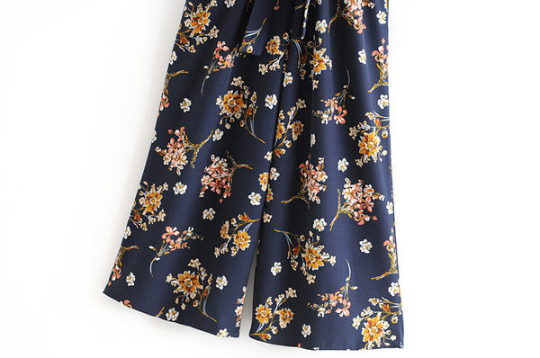 Salopetă lată modernă fără mâneci și decolteu în V cu model floral