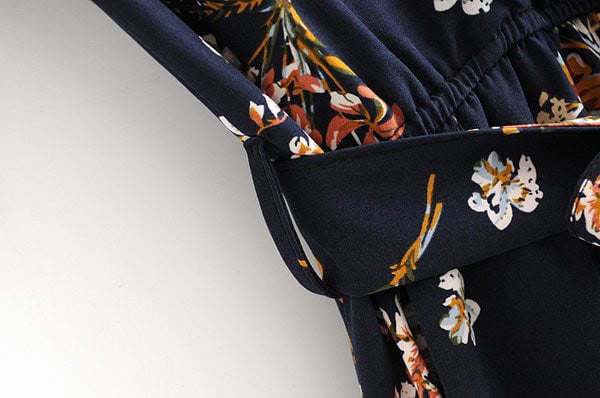 Salopetă lată modernă fără mâneci și decolteu în V cu model floral