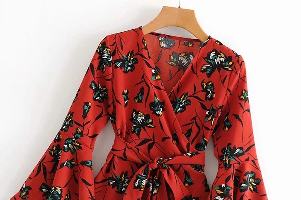 Cămașă modernă cu mâneci largi lotus și decolteu în V