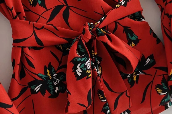 Cămașă modernă cu mâneci largi lotus și decolteu în V