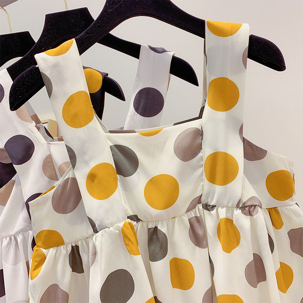 Pöttyös, pántos női felső