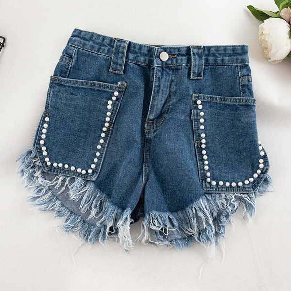 Pantaloni scurți de damă din denim cu perle în culori deschise și închise