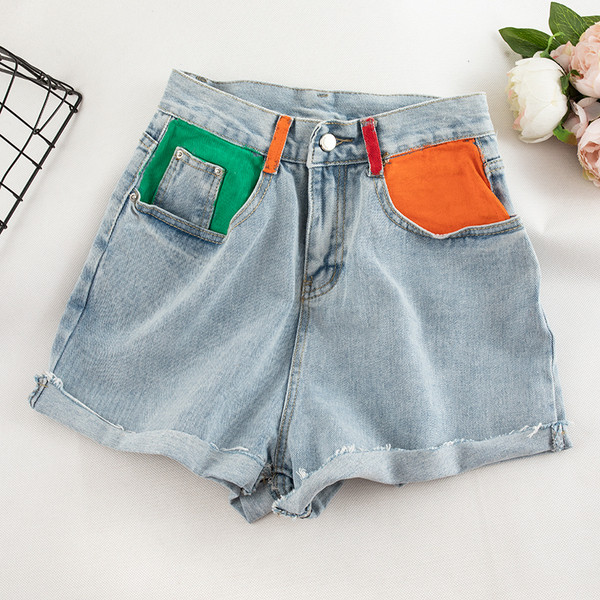 Modern farmer rövidnadrág magas derékkal és színes elemekkel