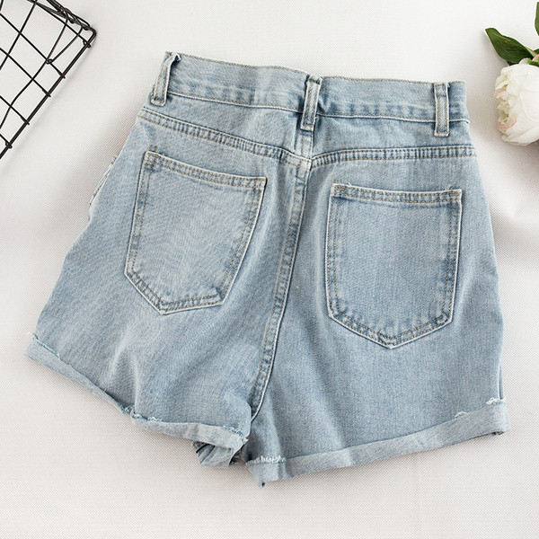 Modern farmer rövidnadrág magas derékkal és színes elemekkel