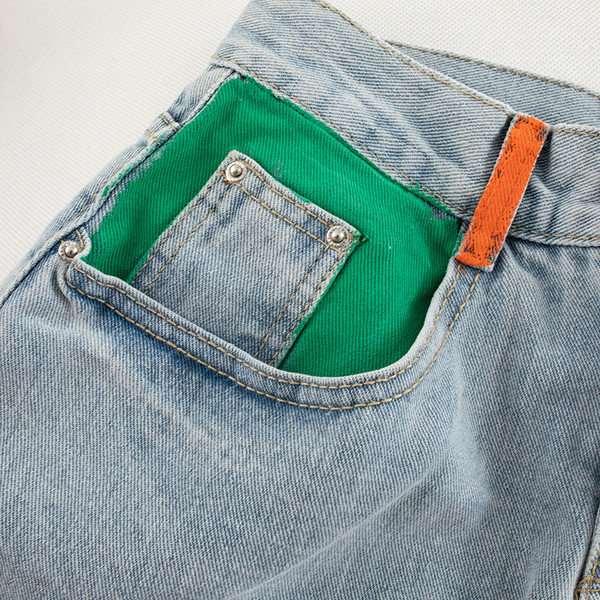 Modern farmer rövidnadrág magas derékkal és színes elemekkel