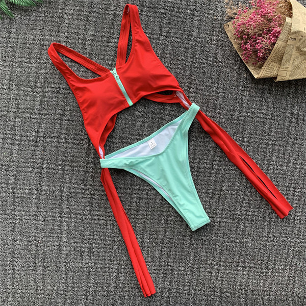 Costum de baie complet cu decupaje și element cu fermoar