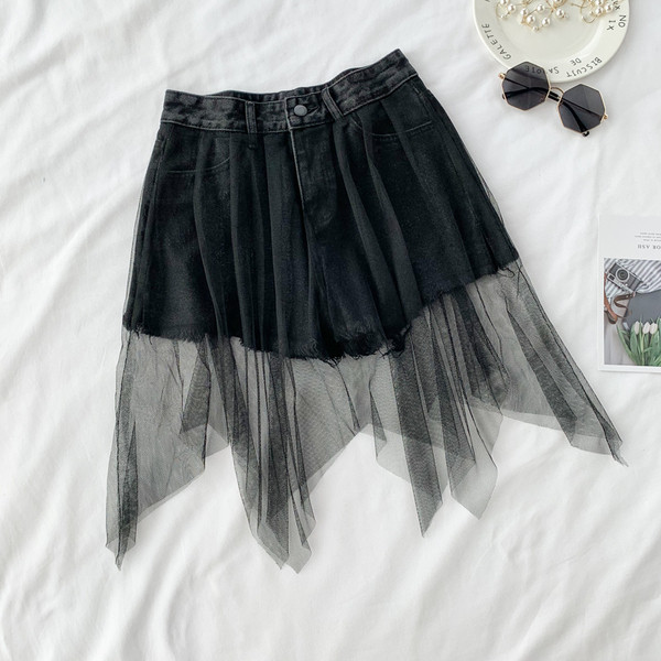 Pantaloni scurti moderni de dama cu talie inalta si tul in doua culori