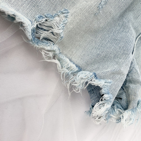 Pantaloni scurti moderni de dama cu talie inalta si tul in doua culori