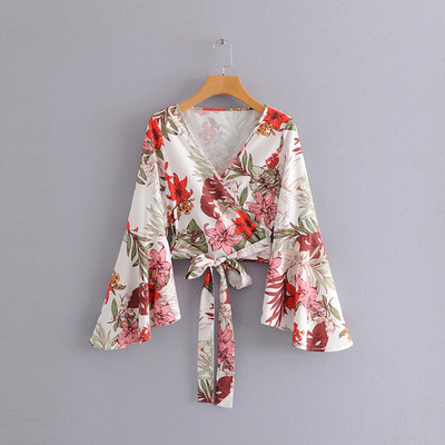 Női ing széles ujjal és V-nyakú virágmintával