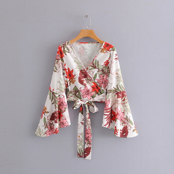 Női ing széles ujjal és V-nyakú virágmintával