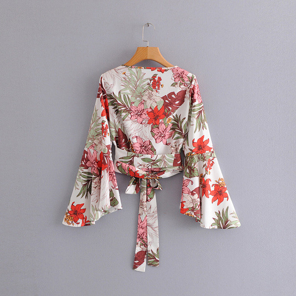 Női ing széles ujjal és V-nyakú virágmintával