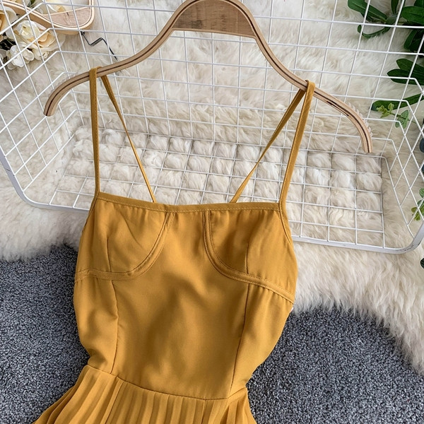 Rochie moderna de dama in galben cu bretele subtiri