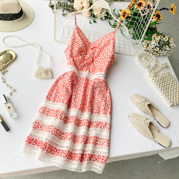 Rochie moderna de dama cu bretele subtiri si broderie in albastru si rosu