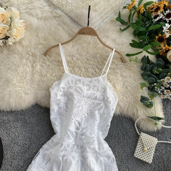 Rochie de dama din dantela cu bretele in culoarea alba