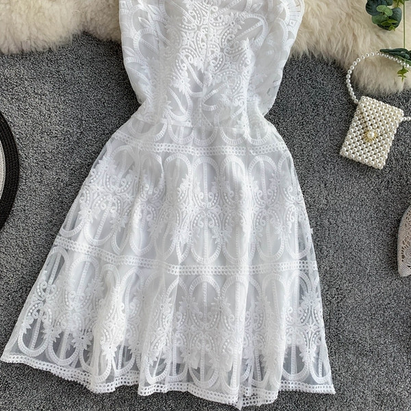Rochie de dama din dantela cu bretele in culoarea alba