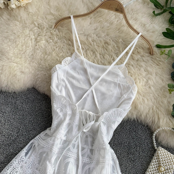Rochie de dama din dantela cu bretele in culoarea alba