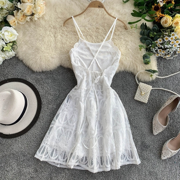 Rochie de dama din dantela cu bretele in culoarea alba