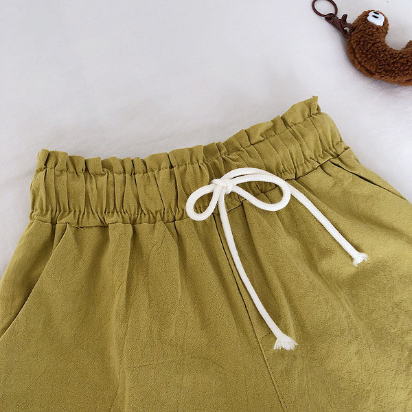 Alkalmi női rövidnadrág elasztikus négyes nadrággal, három színben