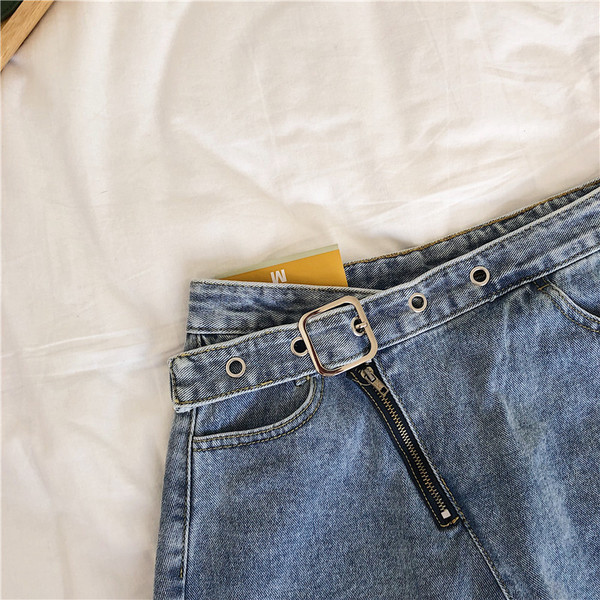 Pantaloni scurti de dama in doua culori cu fermoar