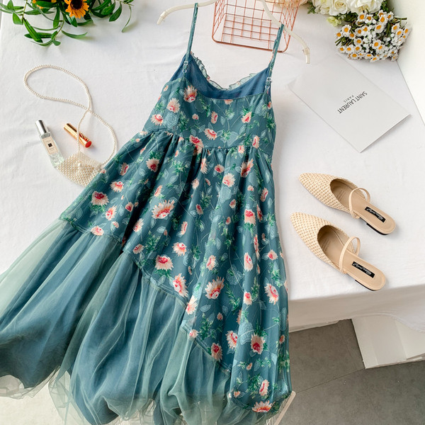 Rochie moderna de dama cu bretele subtiri si motive florale