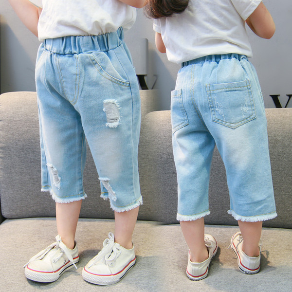 Szakadt motívumokkal és zsebekkel ellátott gyerekfarmer - lányoknak