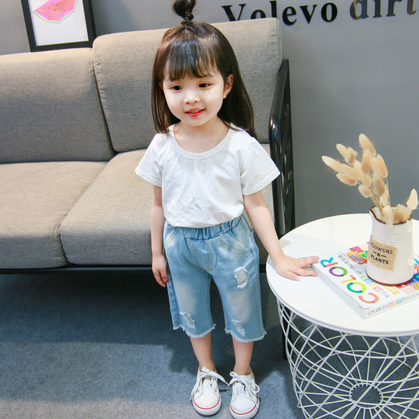 Szakadt motívumokkal és zsebekkel ellátott gyerekfarmer - lányoknak