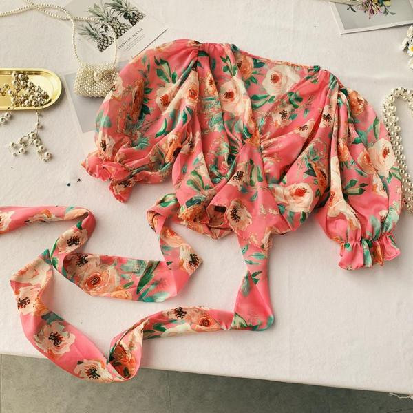 Bluză de damă modernă cu mâneci scurte și decolteu în V în trei culori