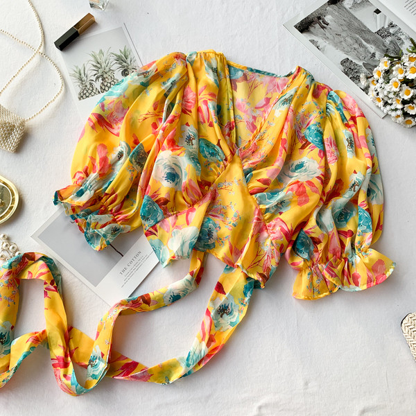 Bluză de damă modernă cu mâneci scurte și decolteu în V în trei culori