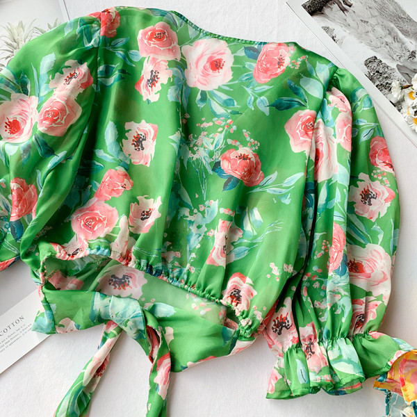 Bluză de damă modernă cu mâneci scurte și decolteu în V în trei culori