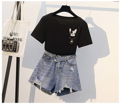 Κομψό και μοντέρνο γυναικείο σετ μπλουζάκι + σύντομο παντελόνι denim