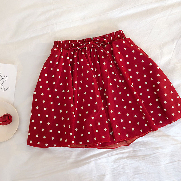 Pantaloni scurti de dama cu talie elastica cu puncte in mai multe culori