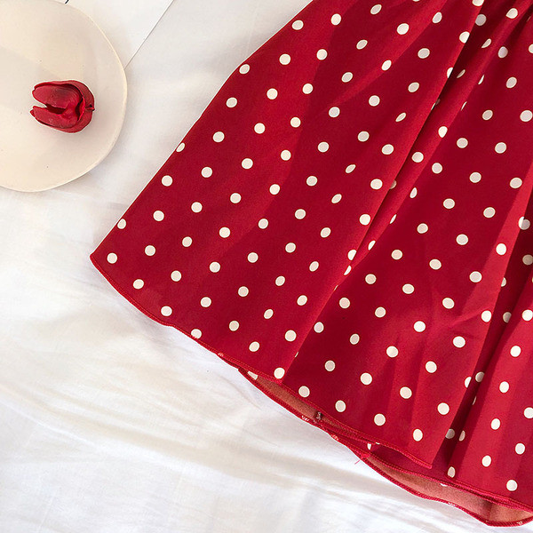 Pantaloni scurti de dama cu talie elastica cu puncte in mai multe culori