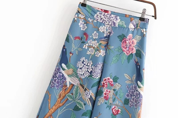 Pantaloni moderni de dama cu model floral