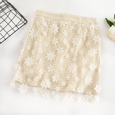 Kockás női szoknya virágmotívumokkal három színben