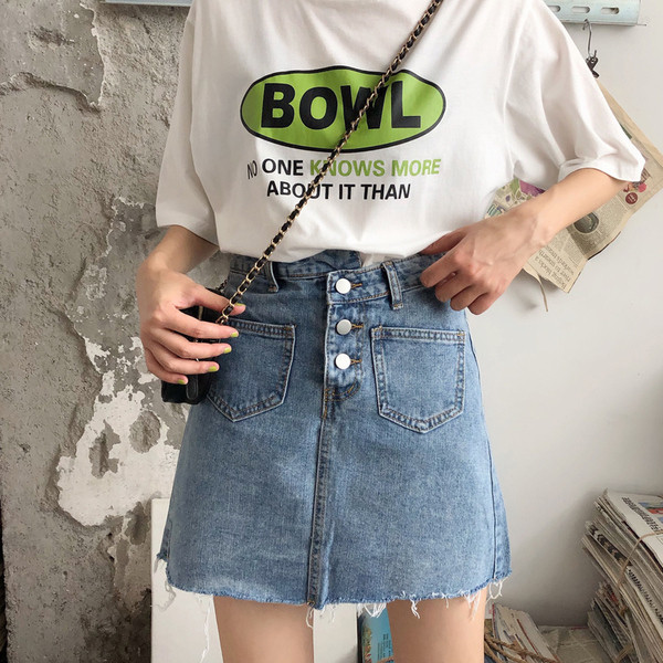 Fusta de dama din denim cu nasturi si buzunare cu talie inalta in albastru