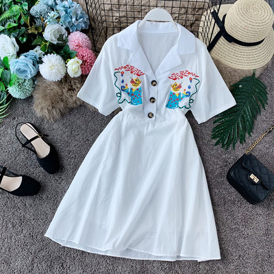 Modern női ruha hímzéssel, rövid ujjú több színben