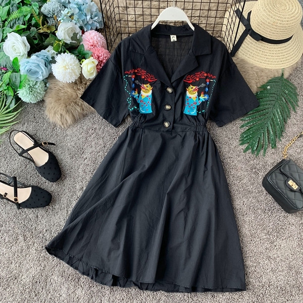 Modern női ruha hímzéssel, rövid ujjú több színben