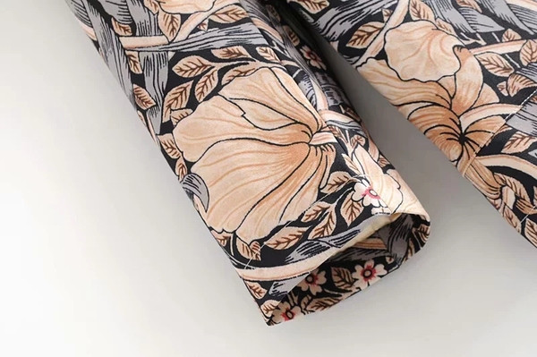 Modern női kabát virágmintával