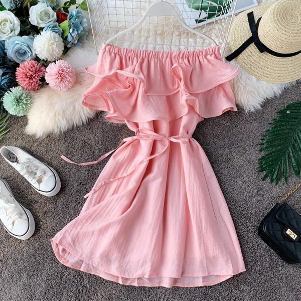 Modern női ruha nyakkendővel, csupasz vállú, többféle színben