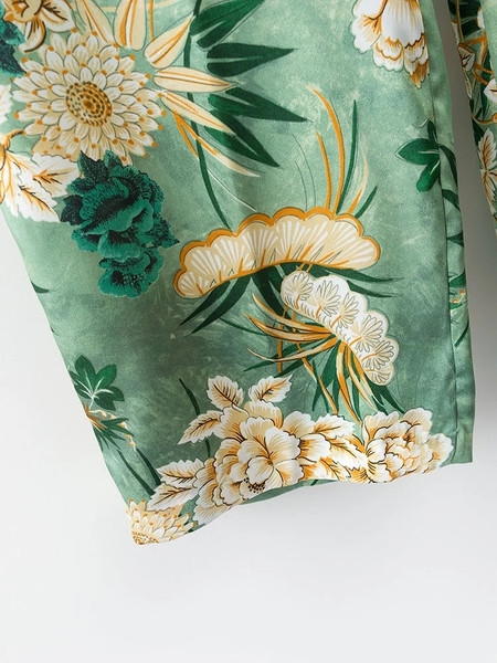 Modern női nadrág virágmintás zöld színben