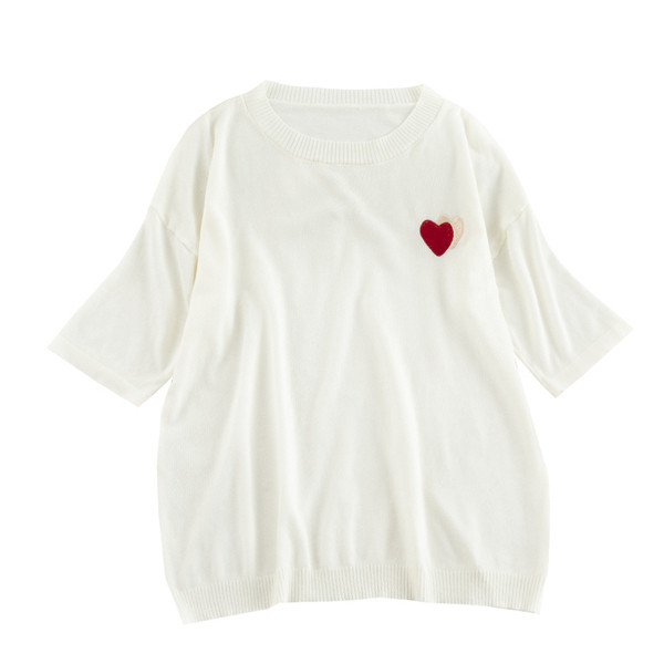 Modern női póló fekete-fehér hímzéssel