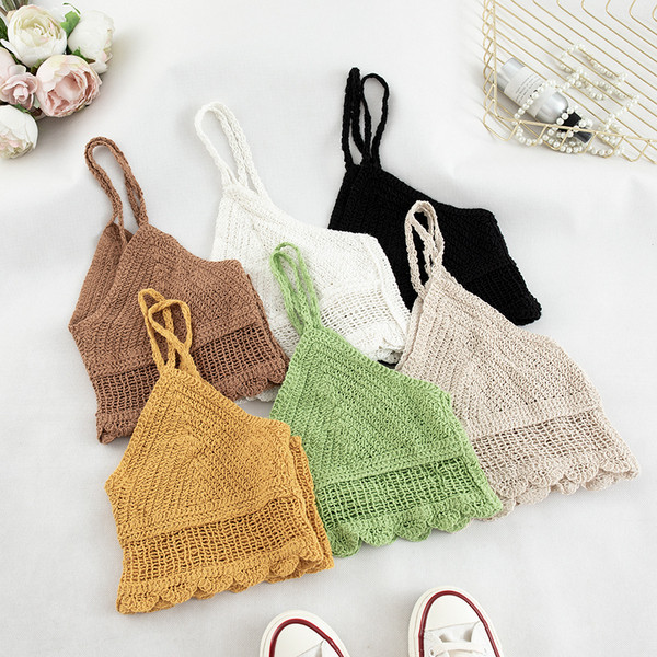 Modern női melltartó vékony pántokkal, többféle színben