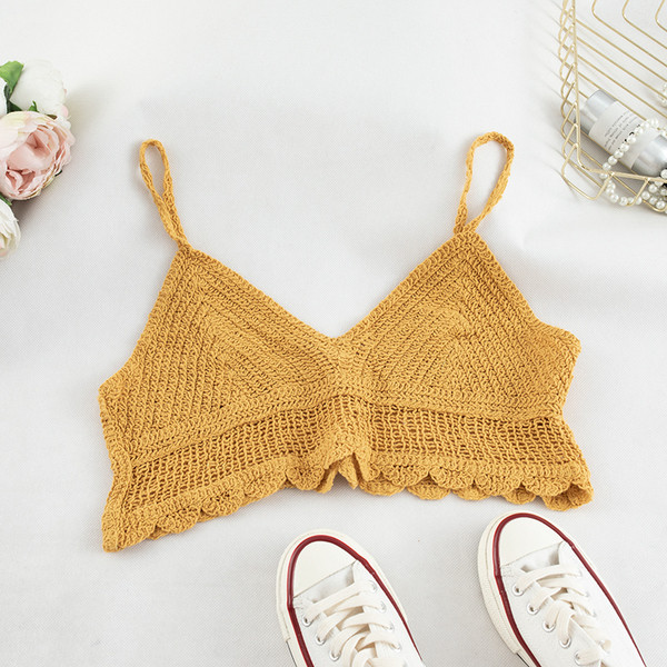 Modern női melltartó vékony pántokkal, többféle színben