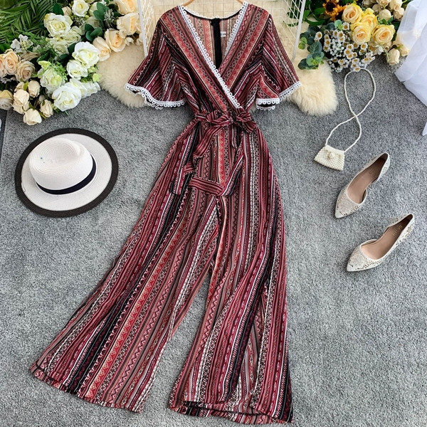 Salopetă de damă colorată cu decolteu în V