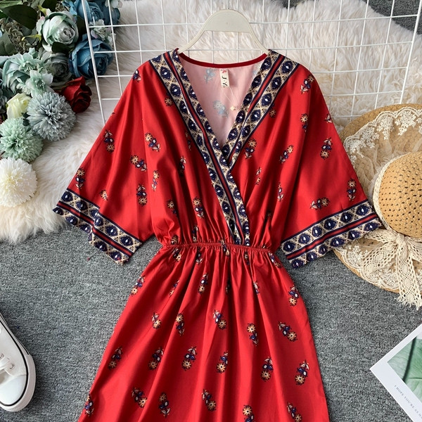 Rochie lungă de damă modernă, cu mâneci scurte și decolteu în V