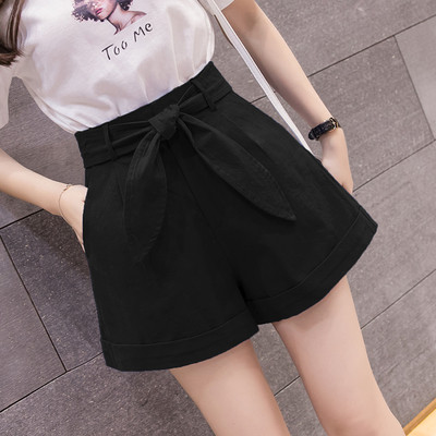 Pantaloni scurți de damă cu element panglică în mai multe culori